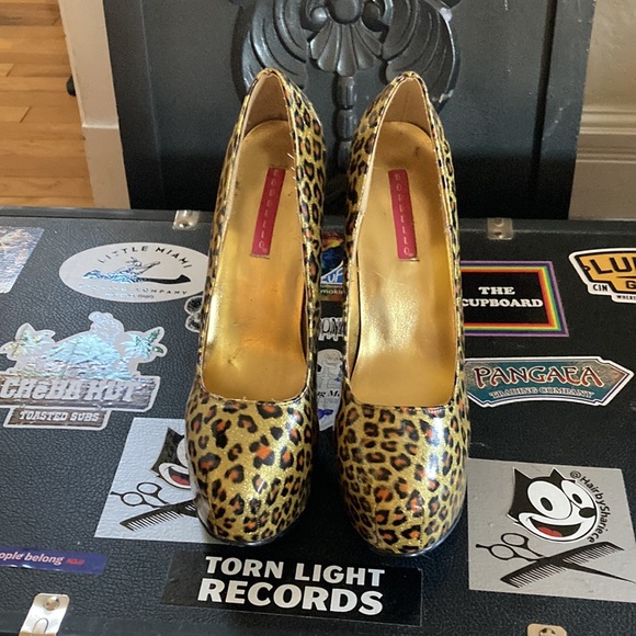 Sparkly gold leopard print heels - Picture 2 of 3